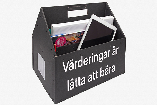 Låda med böcker.